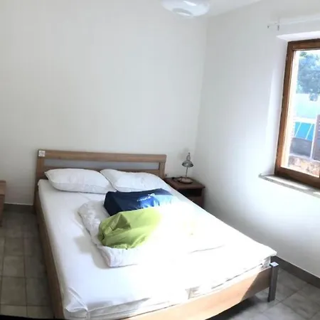 Luna Met Airco Wifi En Zwembad Apartment