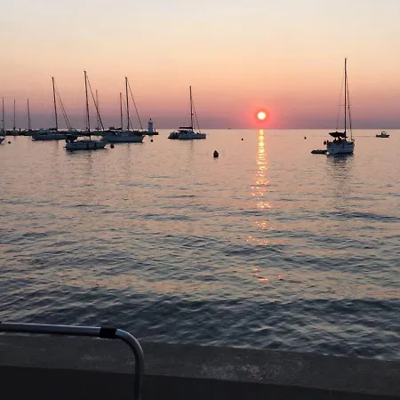 Luna Met Airco Wifi En Zwembad Novigrad (Istria)