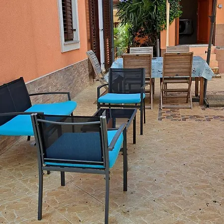 Luna Met Airco Wifi En Zwembad Novigrad (Istria)