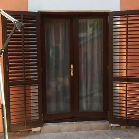 Luna Met Airco Wifi En Zwembad Apartamento Novigrad Istria